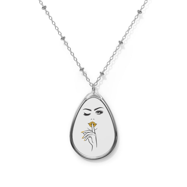 Serene Bombshell Elegant Oval Necklace with Chic Design